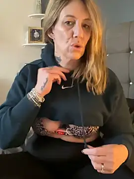 Snapshot of blondebitch2 chatting on January 31, 2025, 2:28 pm blondebitch2 online show from January 31, 2025, 2:28 pm