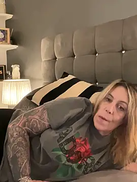 Snapshot of blondebitch2 chatting on February 2, 2025, 6:42 pm blondebitch2 online show from February 2, 2025, 6:42 pm