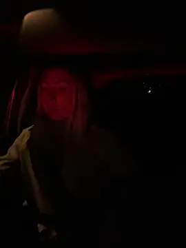 LuisaBecker online show from December 1, 2024, 4:29 pm