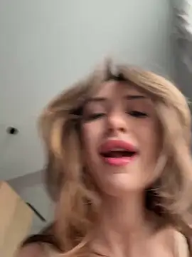 mollyyank online show from March 28, 2026, 12:16 pm