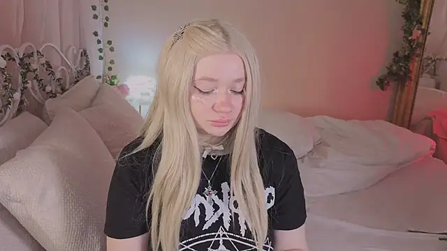 carolina elf online show from April 19, 2026, 8:02 am