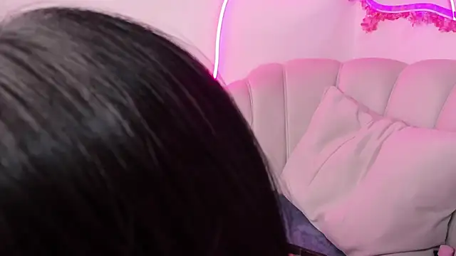 AndreaRoux online show from February 7, 2025, 9:47 am