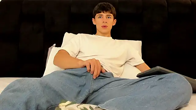 Adam Clay21 online show from September 13, 2025, 1:22 pm