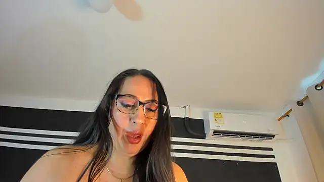 MayraVegas online show from January 15, 2025, 1:20 pm