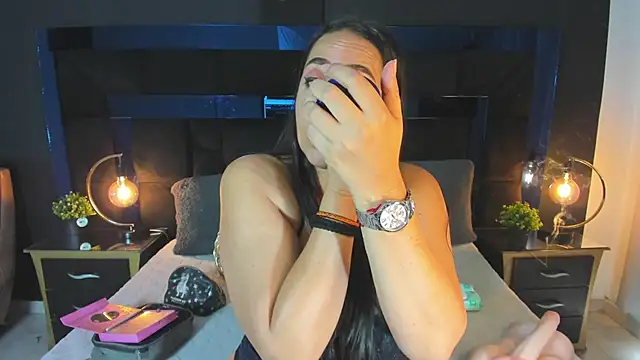 MayraVegas online show from February 12, 2025, 1:06 pm