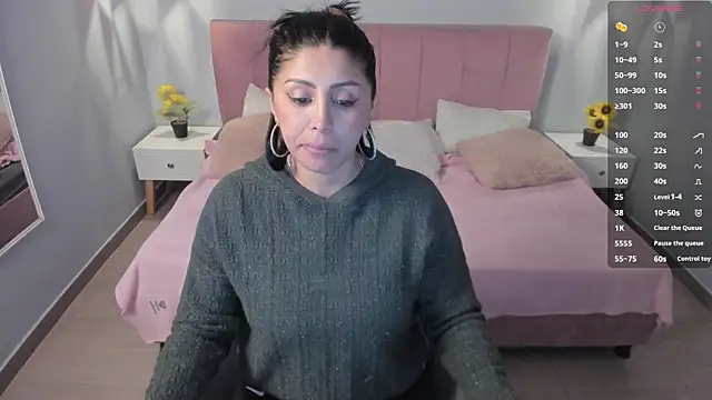 tiffani  love online show from March 13, 2025, 12:35 pm