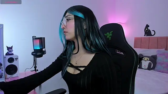 MarianaBranzz online show from September 15, 2025, 10:43 pm