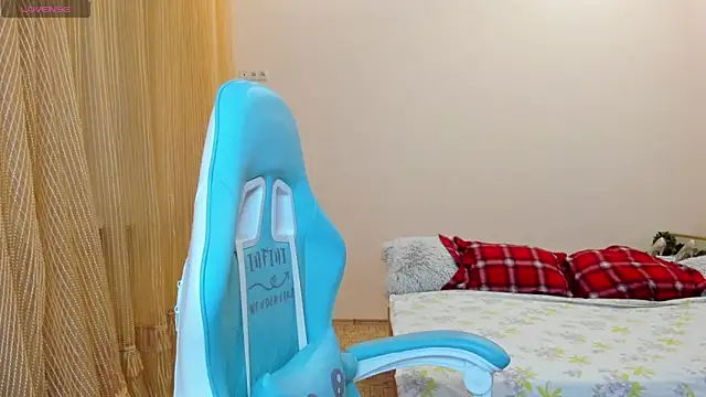 BarbaraKiss online show from January 9, 2025, 2:07 pm