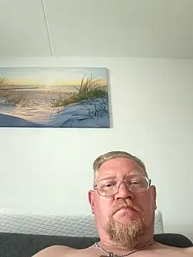 Snapshot of Pol1074 chatting on July 31, 2026, 12:04 pm Pol1074 online show from July 31, 2026, 12:04 pm