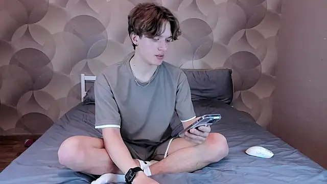 Ian Flor online show from April 28, 2026, 3:17 pm