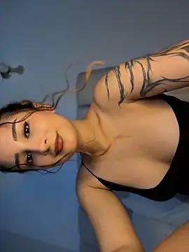 Mon Cherry online show from April 17, 2026, 1:08 am