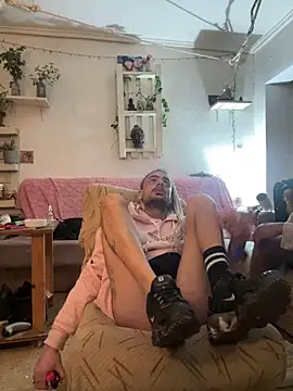 Snapshot of EnricoGio chatting on January 19, 2026, 12:58 am EnricoGio online show from January 19, 2026, 12:58 am