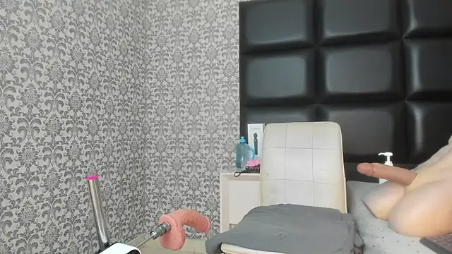 Snapshot of mature_dollyy chatting on April 22, 2026, 12:39 pm mature dollyy online show from April 22, 2026, 12:39 pm