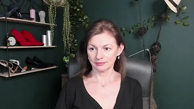 VivianWILD online show from March 10, 2025, 10:15 am