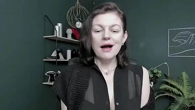 VivianWILD online show from March 27, 2026, 7:47 am