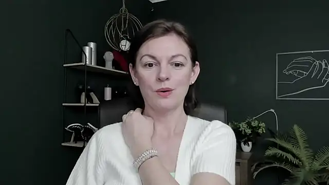 Snapshot of VivianWILD chatting on May 29, 2026, 6:44 am VivianWILD online show from May 29, 2026, 6:44 am