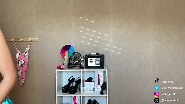 lucie mehott online show from September 18, 2025, 7:10 am