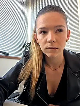 lucie mehott online show from March 19, 2026, 10:52 am