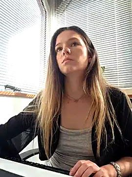 lucie mehott online show from April 10, 2026, 8:30 am