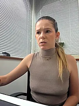 Snapshot of lucie_mehott chatting on May 19, 2026, 11:38 am lucie mehott online show from May 19, 2026, 11:38 am
