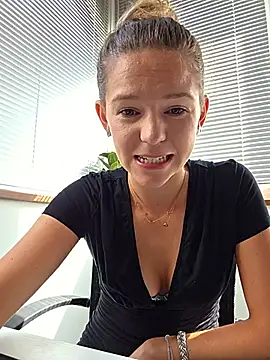 Snapshot of lucie_mehott chatting on July 22, 2026, 8:50 am lucie mehott online show from July 22, 2026, 8:50 am