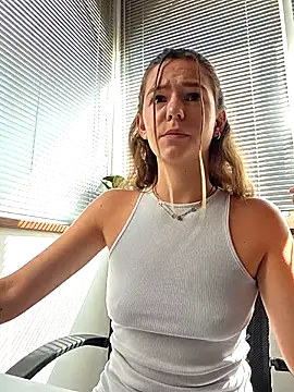 Snapshot of lucie_mehott chatting on July 23, 2026, 8:45 am lucie mehott online show from July 23, 2026, 8:45 am