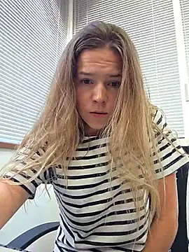 Snapshot of lucie_mehott chatting on July 28, 2026, 11:17 am lucie mehott online show from July 28, 2026, 11:17 am