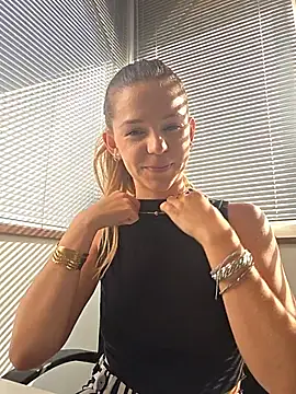 Snapshot of lucie_mehott chatting on August 4, 2026, 8:06 am lucie mehott online show from August 4, 2026, 8:06 am