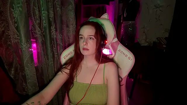 Snapshot of pearl_princess_ chatting on June 3, 2026, 6:13 pm pearl princess online show from June 3, 2026, 6:13 pm