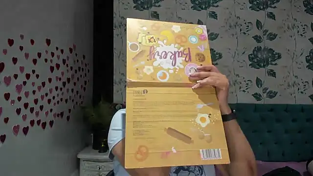 LindaBreeS online show from February 9, 2025, 1:14 pm