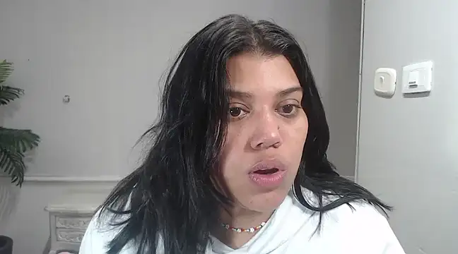 LindaBreeS online show from February 17, 2025, 8:04 pm