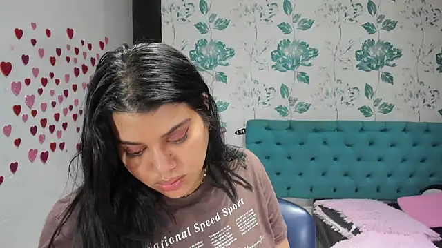 LindaBreeS online show from March 5, 2025, 5:18 pm