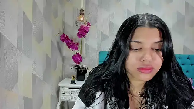 LindaBreeS online show from October 7, 2025, 12:57 pm