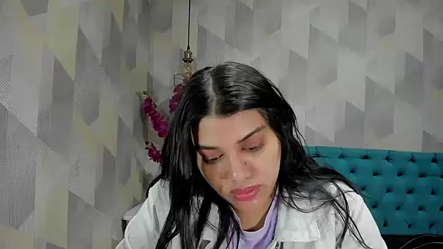 LindaBreeS online show from November 9, 2025, 12:36 pm