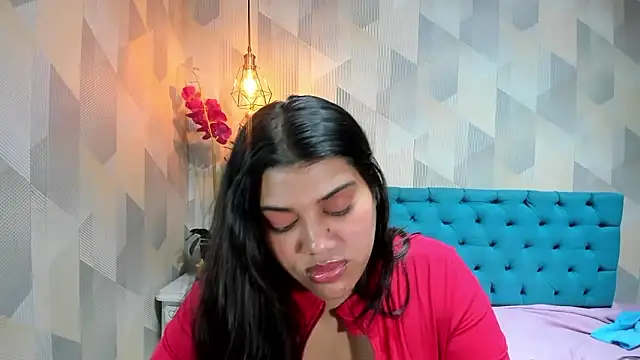 LindaBreeS online show from June 3, 2026, 2:33 pm