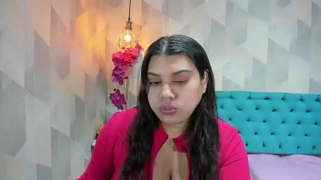 LindaBreeS online show from June 9, 2026, 2:17 pm