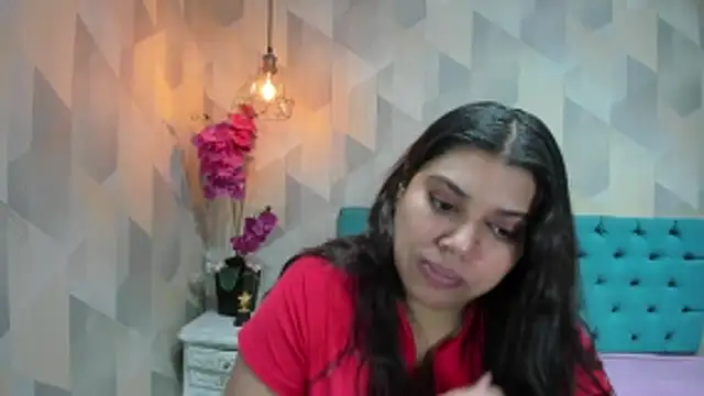 LindaBreeS online show from June 12, 2026, 2:27 pm