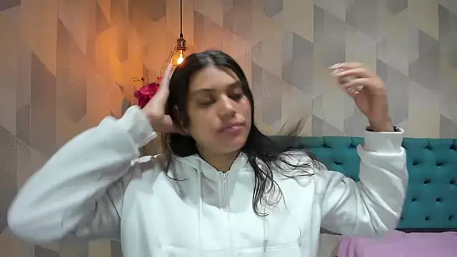 LindaBreeS online show from June 14, 2026, 3:14 pm
