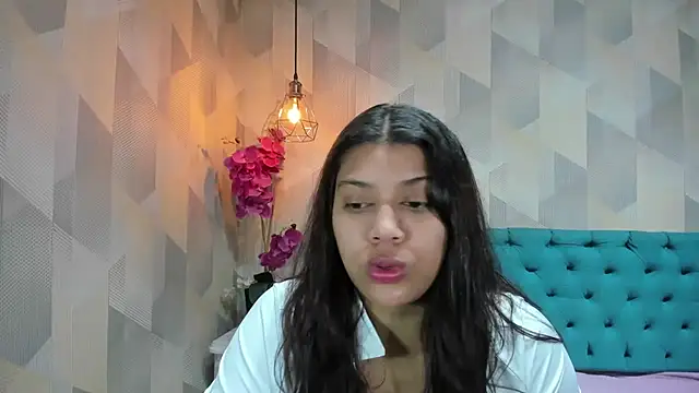 LindaBreeS online show from June 16, 2026, 1:47 pm