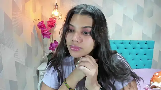 LindaBreeS online show from June 18, 2026, 2:10 pm