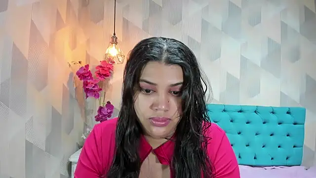LindaBreeS online show from June 19, 2026, 1:37 pm