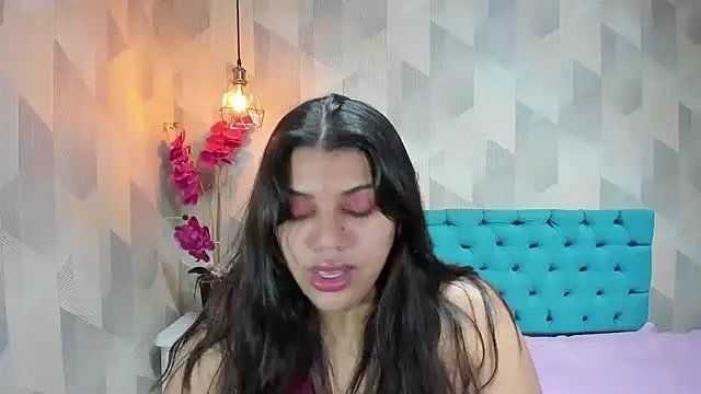 LindaBreeS online show from June 25, 2026, 4:23 am
