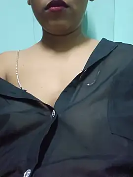 Snapshot of sexyindi_couple chatting on July 23, 2026, 7:39 am sexyindi couple online show from July 23, 2026, 7:39 am