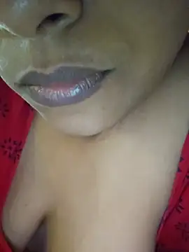 Snapshot of sexyindi_couple chatting on July 24, 2026, 11:19 am sexyindi couple online show from July 24, 2026, 11:19 am