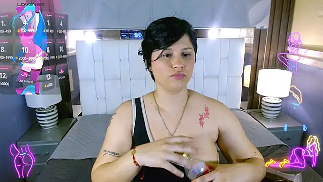 Annie Catt  online show from March 10, 2026, 6:35 pm