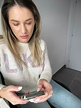 HotXMom online show from January 6, 2025, 10:35 am