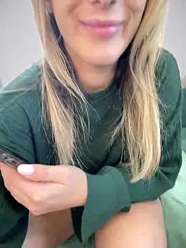 HotXMom online show from January 8, 2025, 10:15 am