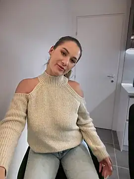 HotXMom online show from January 11, 2025, 4:46 pm