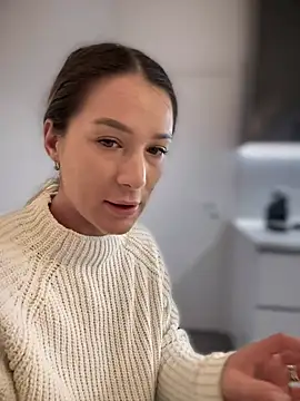 HotXMom online show from February 4, 2025, 4:37 am