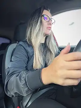 HotXMom online show from September 18, 2025, 5:53 am